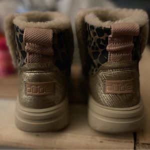 Hey dude little girls fur boots